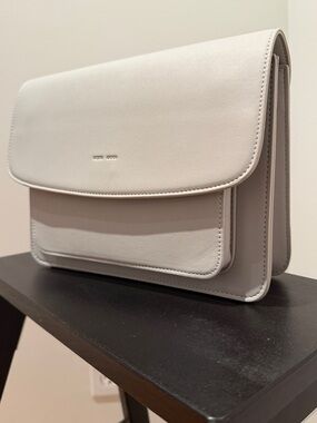 Elegant Women's Shoulder Bag in Pale Gray